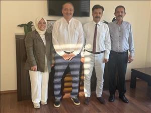  Kamu Görevlileri Etik Kurulu Üyesi Sayın Faruk Nafiz ÖZAK; Yalova Üniversitesi Etik Kurullar Koordinatörlüğünü ziyaret etti. 